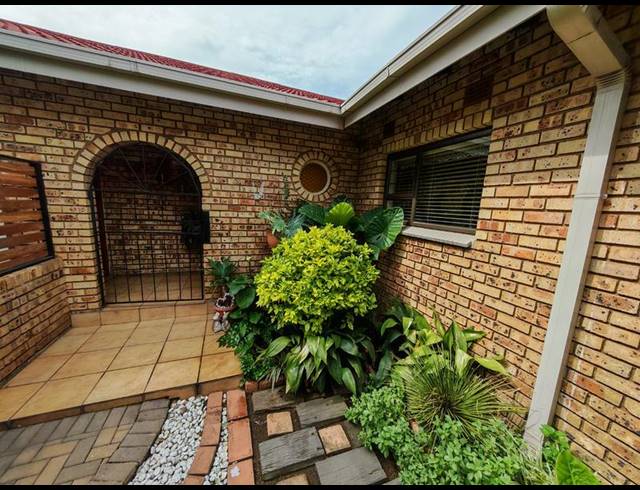 3 BEDROOM HOUSE FOR SALE IN VANDERBIJLPARK SW 2
